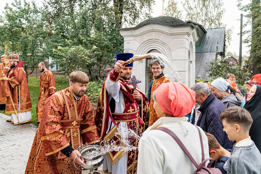 Архиерейское богослужение в Никитском храме села Никитского г.о. Домодедово